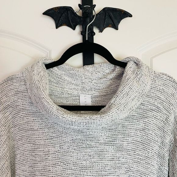 LIVI Cowl-Neck Textured Top, Drawstring bottom, Pockets, stretch, size 22-24 - Picture 6 of 15